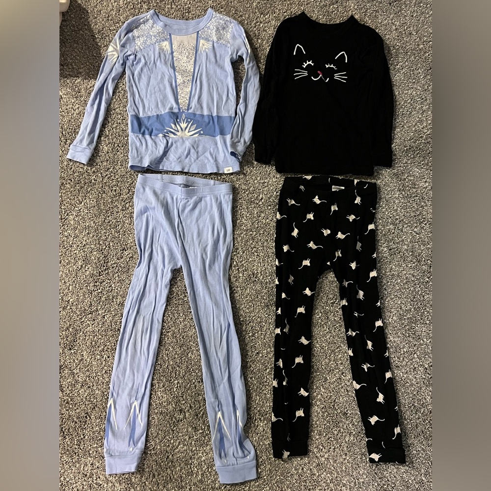 Baby Gap Girl’s Long Sleeve 2 piece pjs - Elsa & Kitty 6 Years